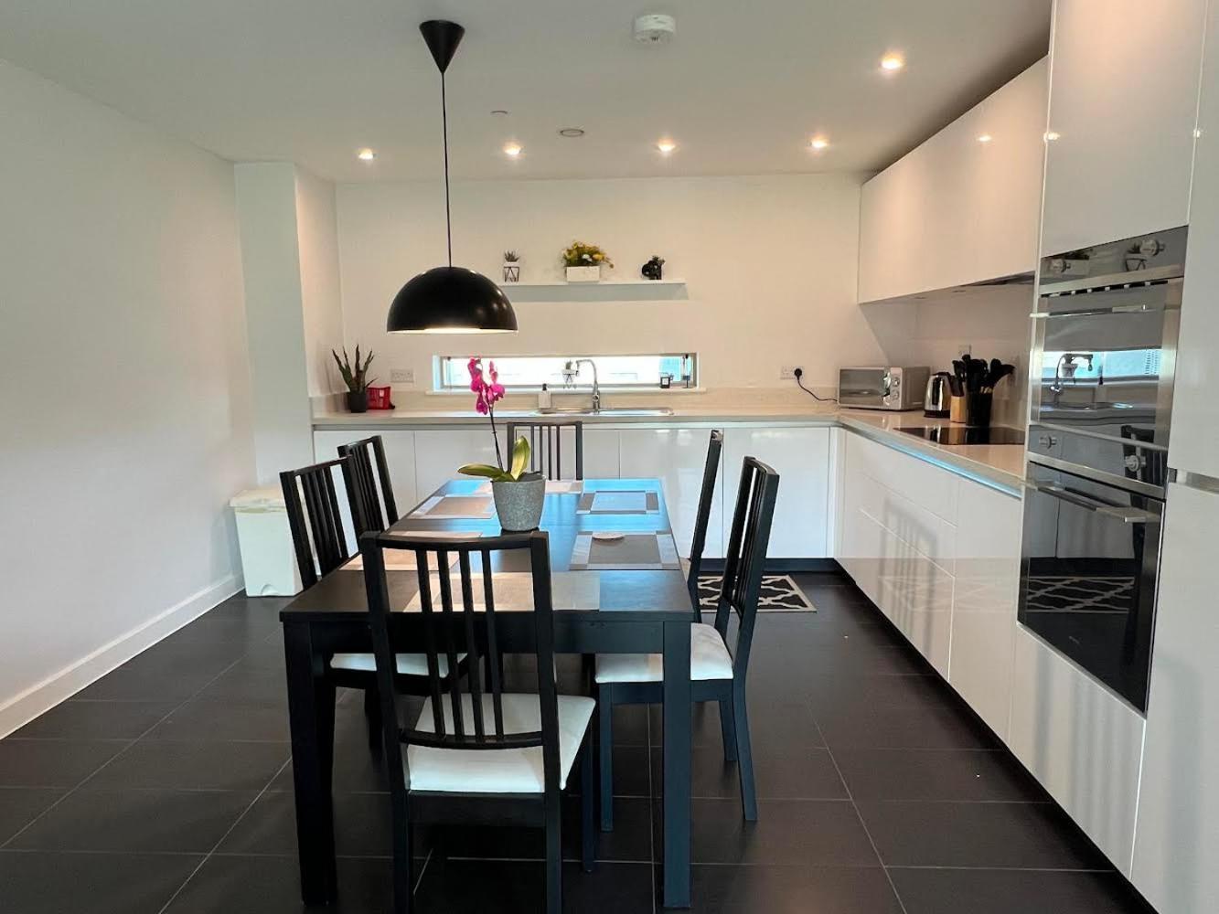 Cambridge Stays - Apartment At Addenbrooke Hospital And Bio Campus - Free Private Parking Extérieur photo